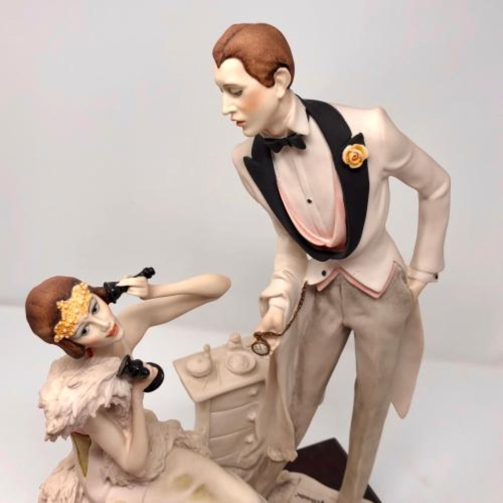GIUSEPPE ARMANI "IL TELEFONO" PORCELAIN FIGURINE - Picture 3 of 8
